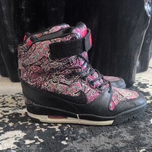 Nike Black and Pink Floral Women's High-Top Sneakers